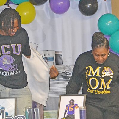 Gaffney OLB picks Pirates