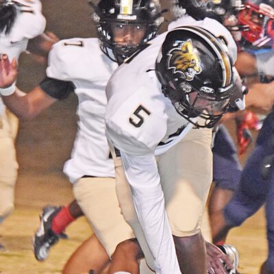 Cyclones storm past Wildcats behind disruptive defense